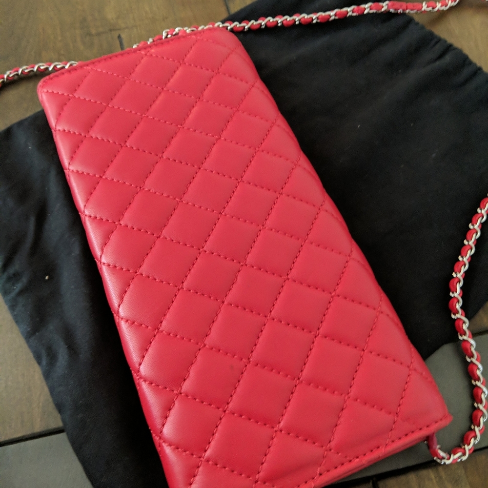 Chanel Red East West WOC - Picture 4 of 6